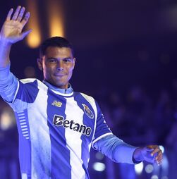 FC Porto confirma saída do central brasileiro Thiago Silva