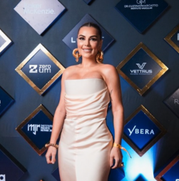 Influenciadora brasileira Deolane Bezerra detida por suspeita de lavar dinheiro para o PCC