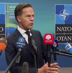 Secretário-geral da NATO saúda decisão de Trump de enviar mais cinco mil soldados para a Polónia
