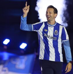 Avançado neerlandês Luuk de Jong deixa o FC Porto
