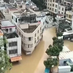 Chuvas intensas provocam cheias e evacuações no sul da China