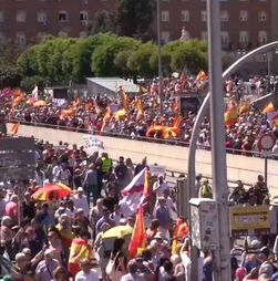 Milhares protestam em Madrid contra Pedro Sánchez e casos de corrupção