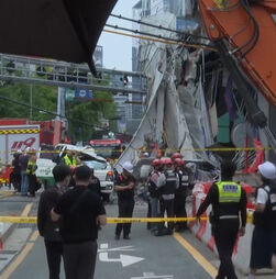 Imagens mostram aparato no local onde ponte colapsou na Coreia do Sul. Há três mortos