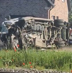Pelo menos quatro mortos em colisão entre comboio e autocarro escolar na Bélgica