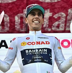 Afonso Eulálio deixa pódio do Giro mas mantém-se no top cinco e como líder da juventude