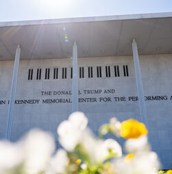 Tribunal norte-americano manda retirar nome de Trump do Kennedy Center
