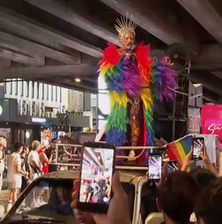 Chuva não trava desfile do Orgulho LGBTQ+ em Banguecoque
