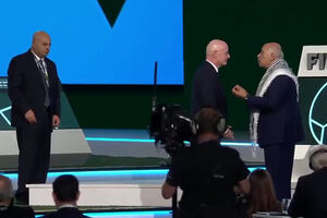 Infantino tentou juntar Israel e Palestina no Congresso da FIFA e o resultado foi este