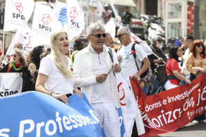 Professores durante a marcha do Dia do Trabalhador convocada pela CGTP-IN, entre o Martim Moniz e a Alameda, em Lisboa