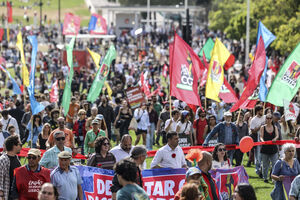 Manifestantes na marcha do Dia do Trabalhador convocada pela CGTP-IN entre o Martim Moniz e a Alameda, em Lisboa