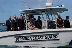 Rei Carlos III visita Bermudas após visita de Estado aos EUA
