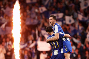 Celebração do golo de Bednarek, momento em que o Porto ficou ainda mais próximo do título