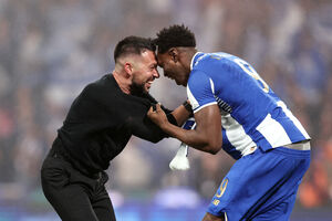 Treinador Francesco Farioli festejou com o ponta de lança Samu
