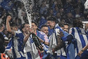 Jogadores do FC Porto celebram o título