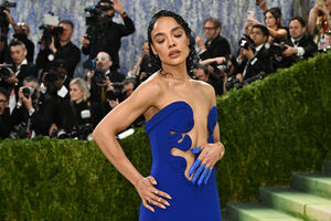 Tessa Thompson escolheu um vestido Valentino 