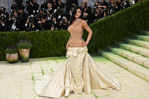 Kylie Jenner em Schiaparelli 
