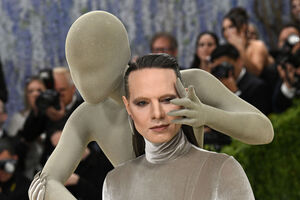 O produtor de Jordan Roth uilizou uma escultura no vestido