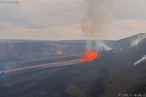 Vulcão Kilauea volta a entrar em erupção e a expelir lava