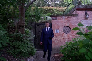 Péter Magyar sai de casa para tomar posse como novo primeiro-ministro da Hungria 