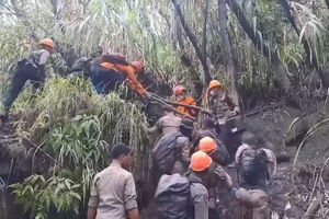 Equipas de resgate encontram corpo após erupção de vulcão na Indonésia 