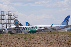 Avião da Frontier Airlines atinge pedestre nos Estados Unidos
