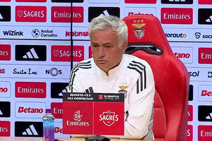 Mourinho: "Depois do jogo com o Estoril terei uma semana para falar com quem achar que devo falar"