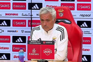 Mourinho confirma dois titulares para o jogo com o Sp. Braga: "Não vale a pena tentar esconder o que se consegue saber"