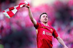 Diogo Jota e o irmão vão ser homenageados pelo Liverpool com um memorial permanente