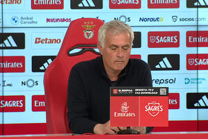 Mourinho: "Última semana é para se pensar na missão de fazer o milagre de ficar em segundo lugar"