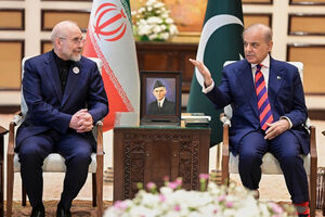 Primeiro-ministro paquistanês reúne-se com o principal negociador da República Islâmica, Mohammad Bagher Ghalibaf