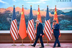 O Presidente dos Estados Unidos, Donald Trump, e o líder chinês Xi Jinping reúnem-se