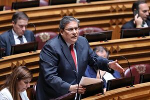 Carlos Abreu Amorim, ministro dos Assuntos Parlamentares