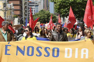 O secretário-geral da CGTP-IN, Tiago Oliveira, participa no protesto dos enfermeiros contra a política laboral