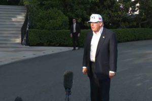 “Foi histórico”: Trump regressa à Casa Branca com balanço positivo após reunião com Xi Jinping na China