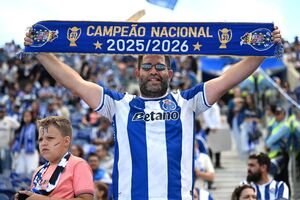 FC Porto arranca comemoração do 31.º título ao vencer Santa Clara