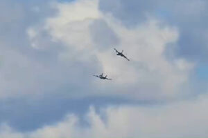 Imagens mostram dois aviões da Marinha dos EUA a colidir em pleno ar 