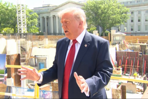“Talvez tenhamos de lhes dar mais um grande golpe”: Trump volta a ameaçar o Irão com possível ação militar
