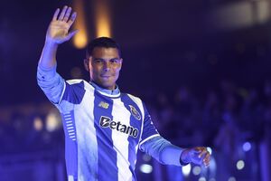 FC Porto confirma saída do central brasileiro Thiago Silva