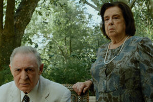 Jorge Mota como Salazar e Catarina Avelar como Maria de Jesus