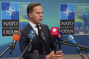 Secretário-geral da NATO saúda decisão de Trump de enviar mais cinco mil soldados para a Polónia