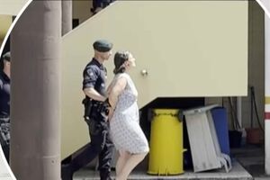 De cabeça erguida e algemada: Imagens exclusivas mostram mãe que abandonou crianças a sair do posto da GNR de Fátima