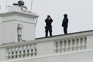Serviços Secretos investigam suspeito "obcecado" pela Casa Branca após disparos