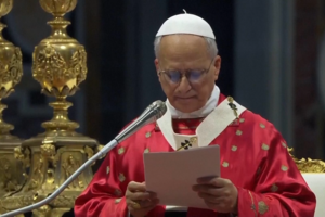 Papa Leão XIV reza durante missa de Pentecostes para que a humanidade seja salva “do mal da guerra”