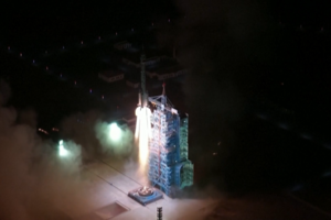 China lança com sucesso missão Shenzhou-23 com três astronautas para a estação espacial Tiangong