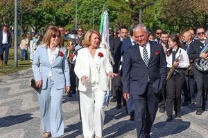 Dores Meira com a vice-presidente, Maria do Carmo Tiago (cuja sobrinha passou a chefe), e Paulo Maia, vereador com o pelouro dos Recursos Humanos