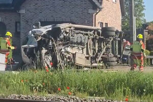 Pelo menos quatro mortos em colisão entre comboio e autocarro escolar na Bélgica