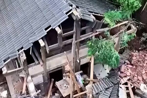 Imagens aéreas mostram consequências após deslizamentos de terras no sul da China  