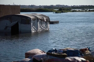 Subida de rio na Síria deixa várias regiões submersas
