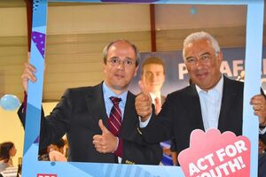 António Costa e Fernando Medina visados em buscas relacionadas com militantes do PS
