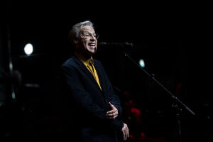 Depois de atuar no Pavilhão Rosa Mota do Porto esta quarta-feira, 27 de maio, Caetano Veloso despede-se dos palcos nacionais este sábado, em Cascais